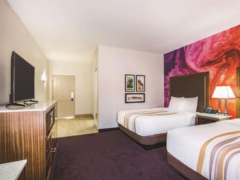La Quinta by Wyndham Chambersburg Hotel Bagian luar foto