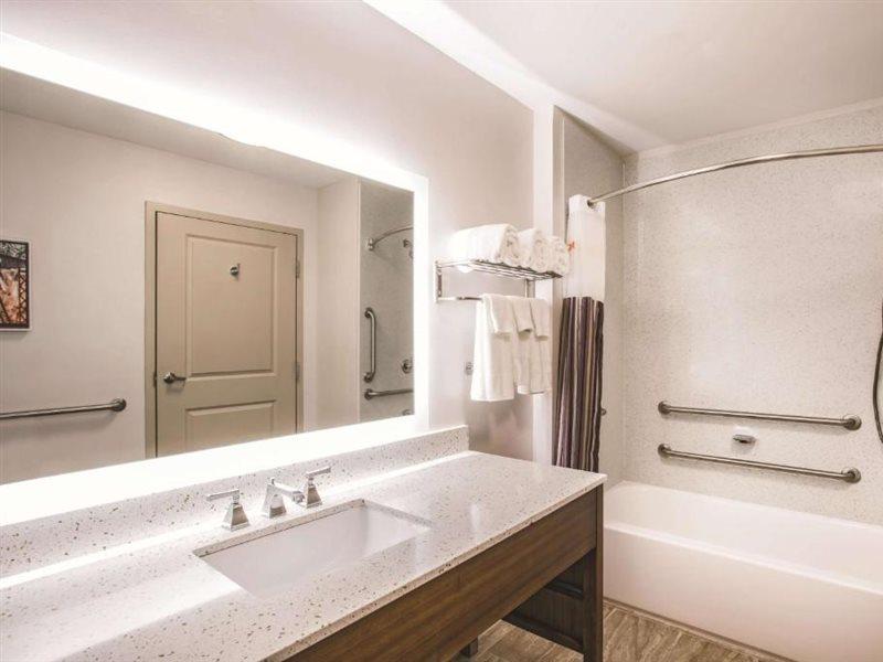 La Quinta by Wyndham Chambersburg Hotel Bagian luar foto