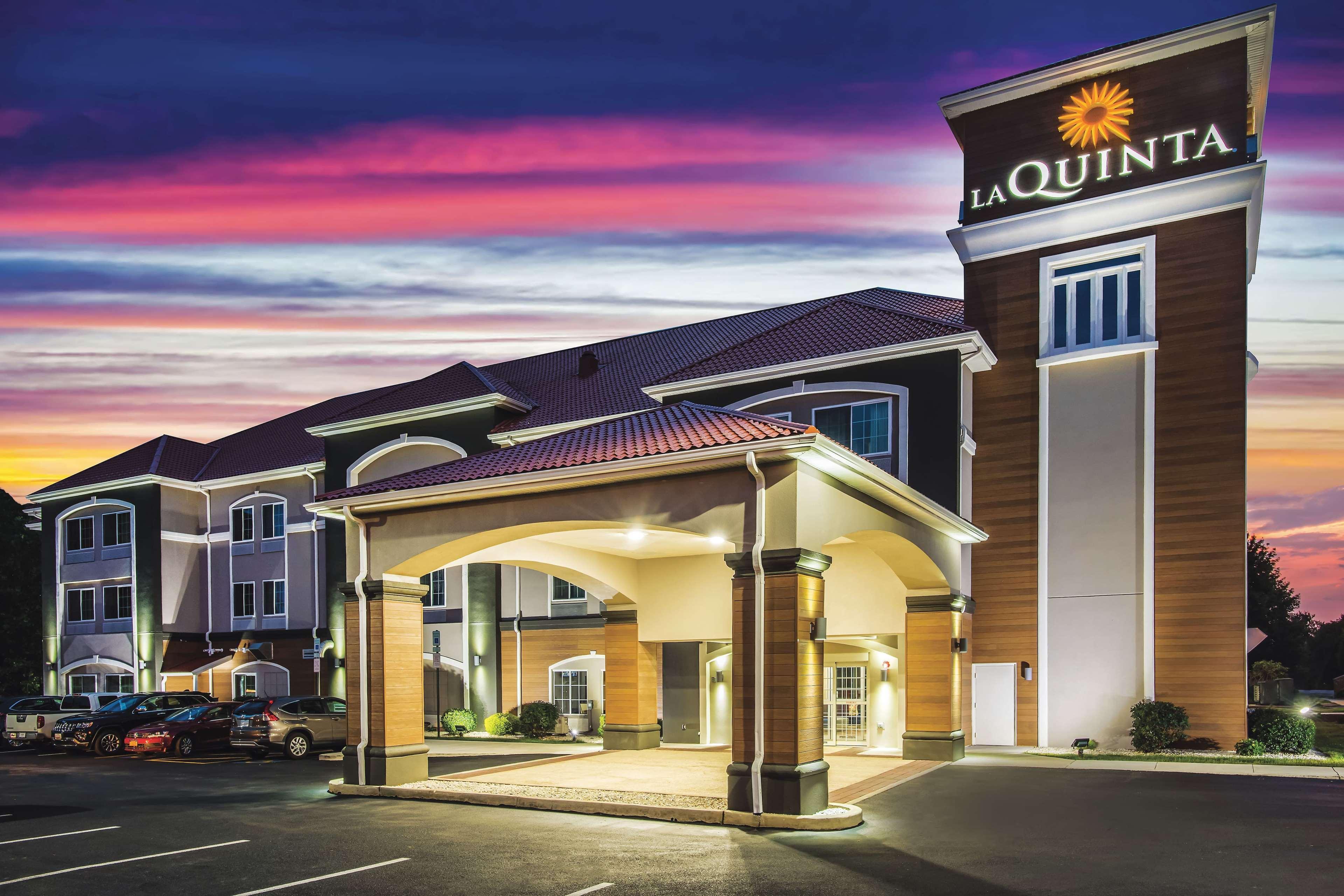 La Quinta by Wyndham Chambersburg Hotel Bagian luar foto