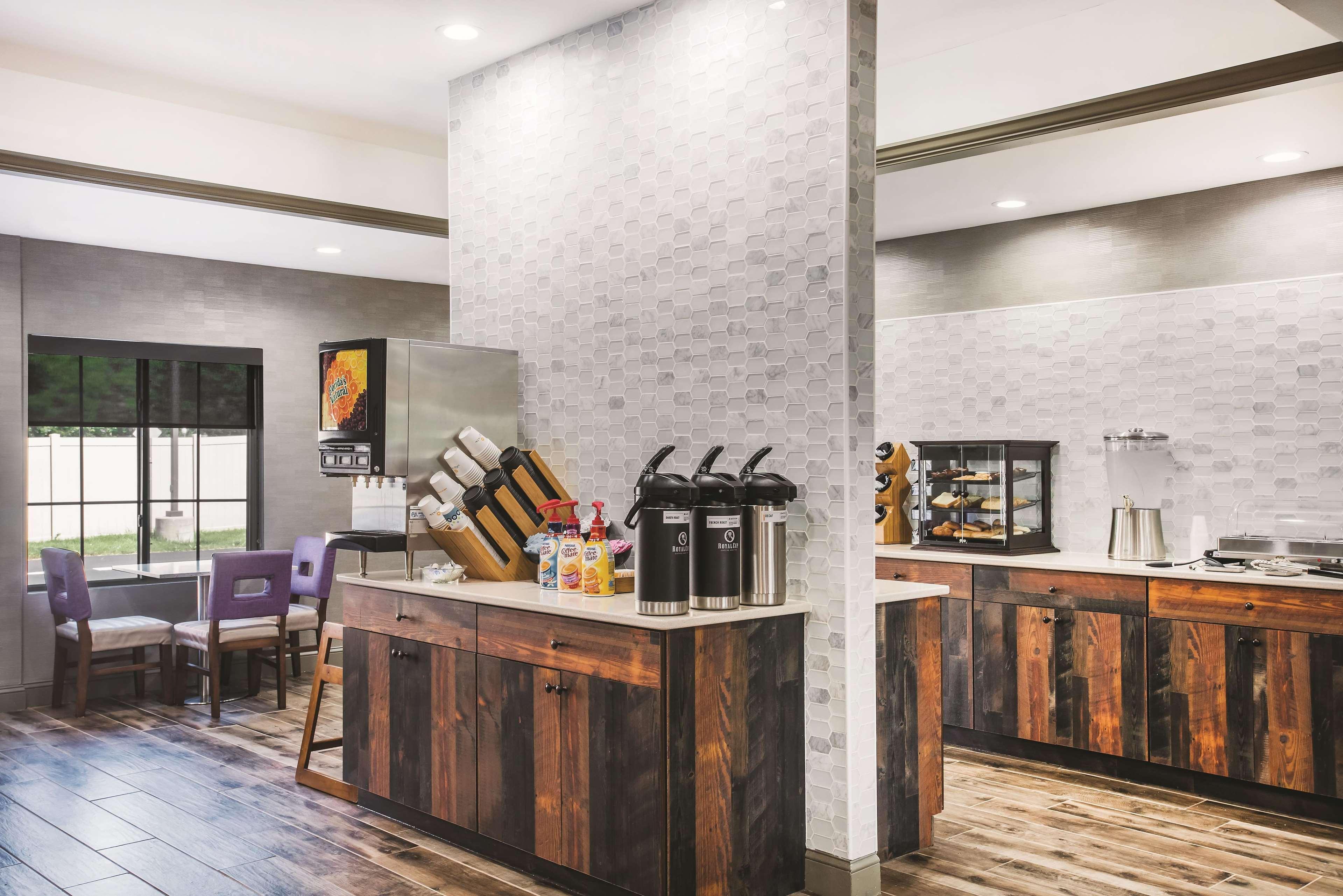 La Quinta by Wyndham Chambersburg Hotel Bagian luar foto