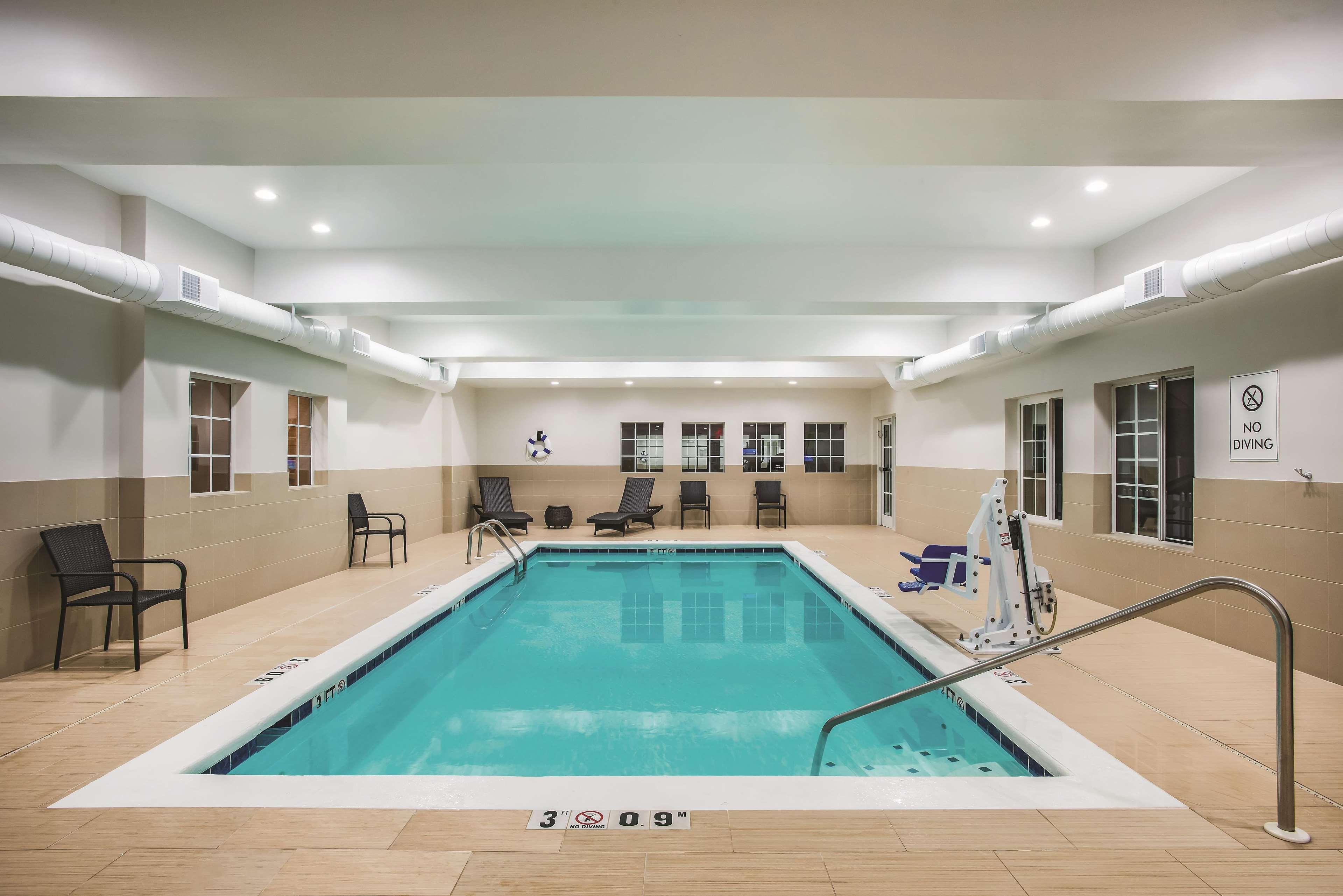 La Quinta by Wyndham Chambersburg Hotel Bagian luar foto