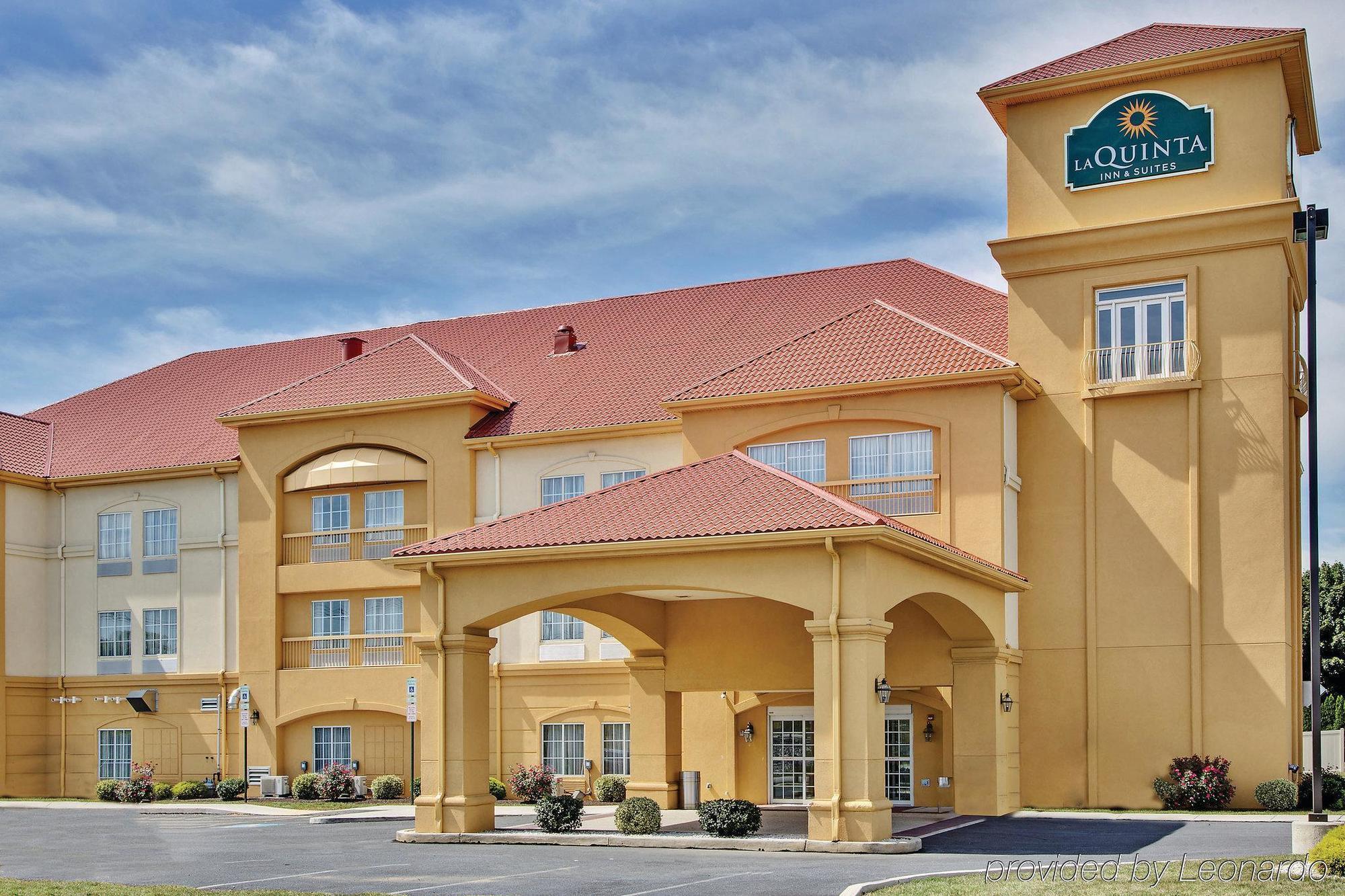 La Quinta by Wyndham Chambersburg Hotel Bagian luar foto