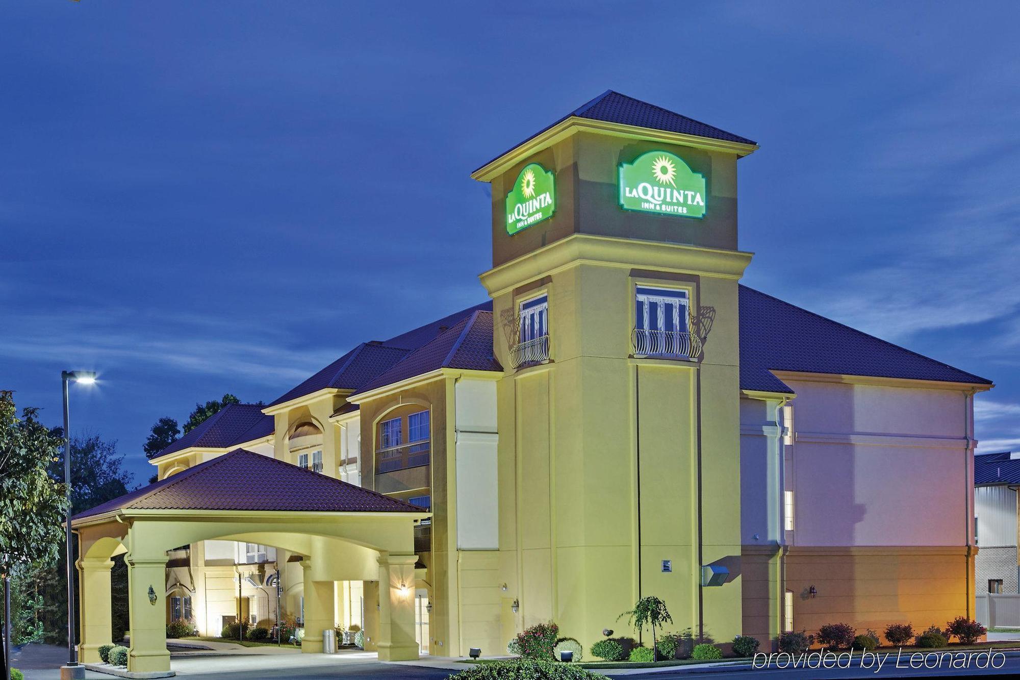 La Quinta by Wyndham Chambersburg Hotel Bagian luar foto