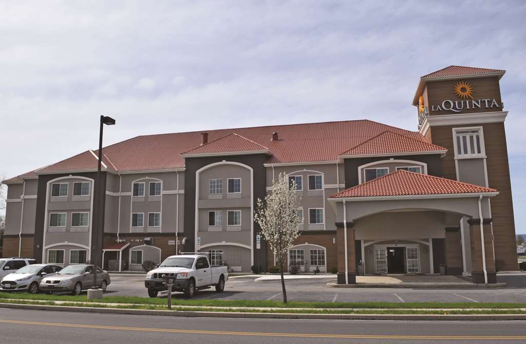La Quinta by Wyndham Chambersburg Hotel Bagian luar foto